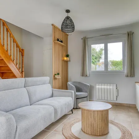 Yana - A 4 Km Holiday home *